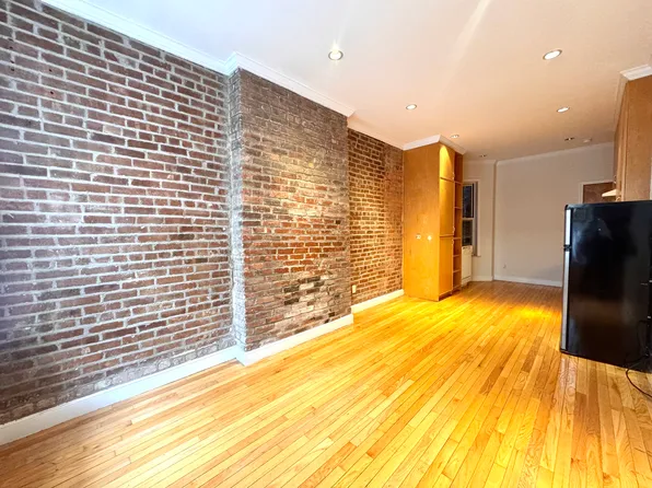 527 West 48th Street 1FW image 2 of 6