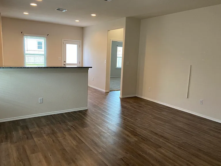 141 Buttercup Bnd — Photo 13