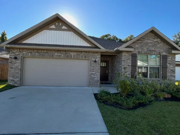 1927 Appleton Dr, Cantonment, FL 32533