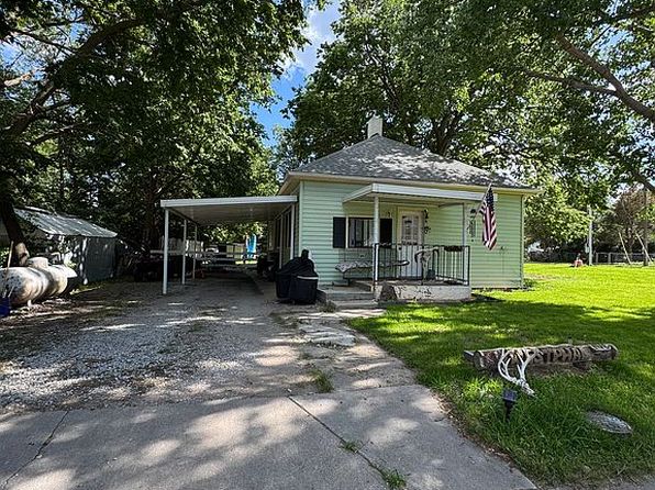 107 W Oak St