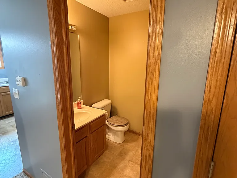 221 N Cherokee Dr — Photo 8