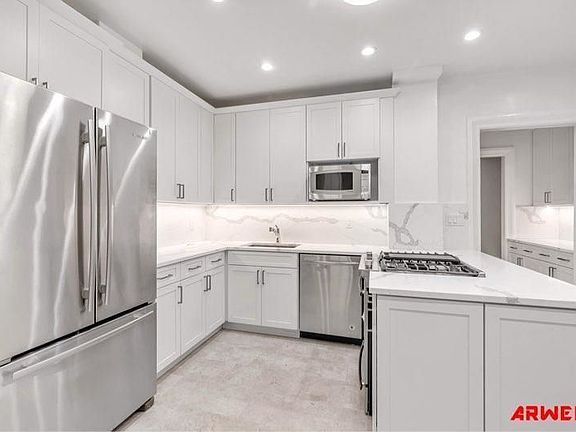 4th image of 35 E 84th St #6D