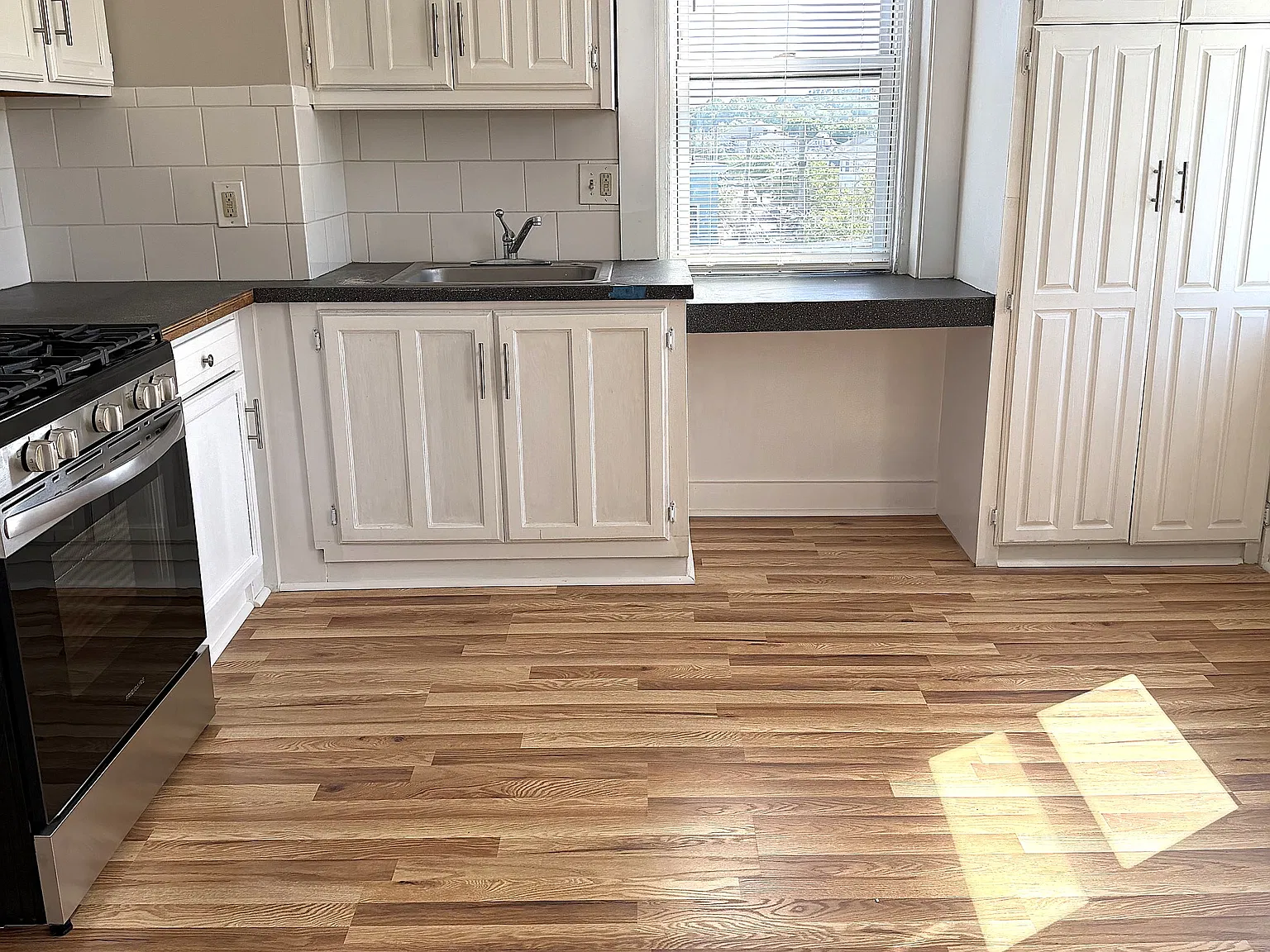 1 bed, 825 sqft, $1,950 — Photo 3