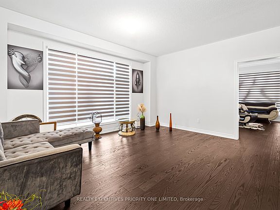 3rd image of 30 Sam Battaglia Cres