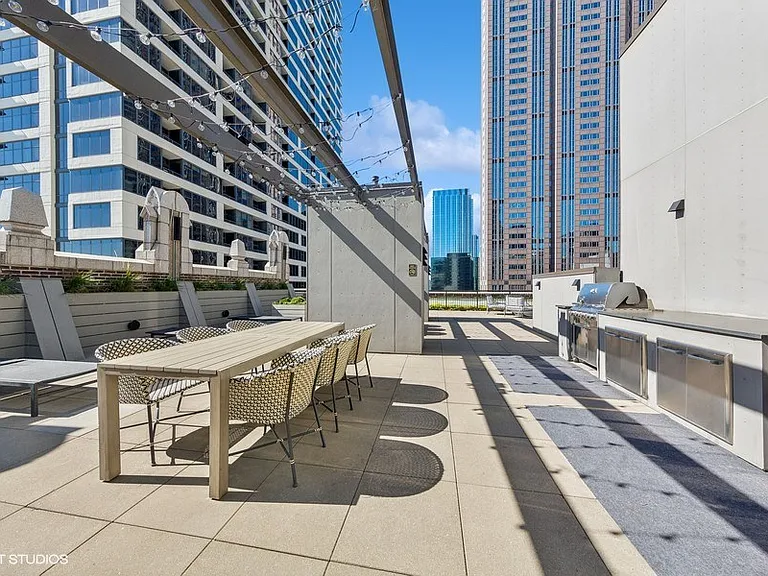 330 S. Wells St — Photo 36