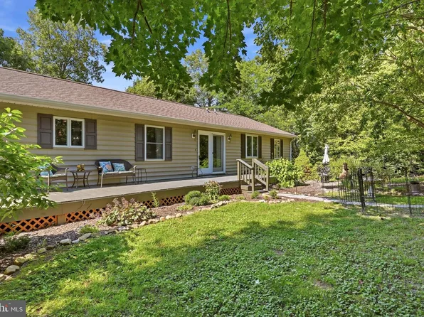 2891 Saumsville Rd, Maurertown, VA 22644