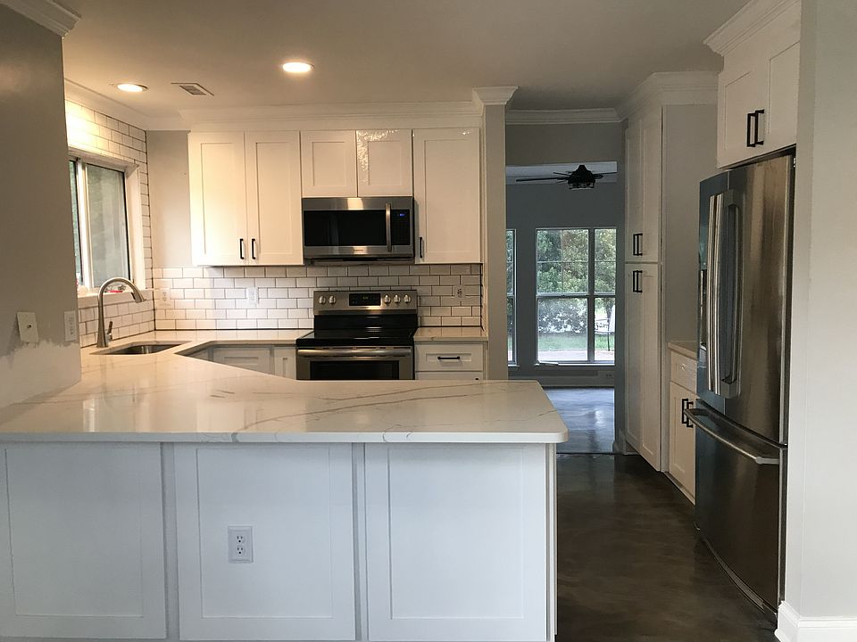 Recently remodeled kitchen with large pantry, stainless steel appliances, quartz countertops.