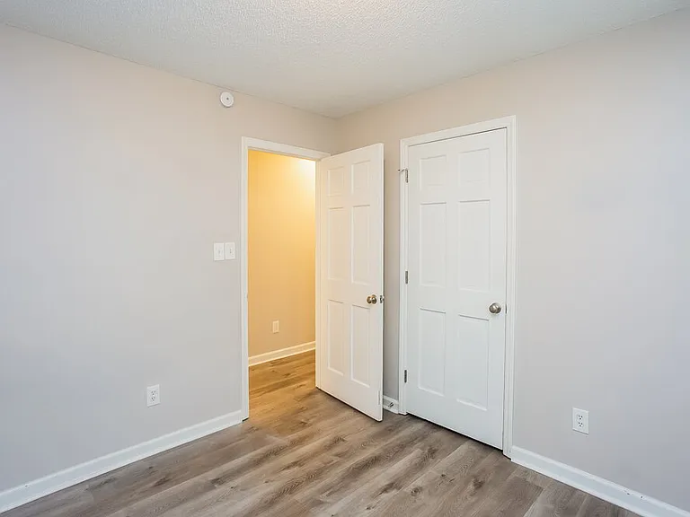 8908 Chesham Dr — Photo 12