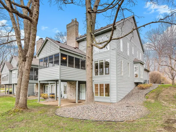 101 Wildwood Bay Dr, Saint Paul, MN 55115