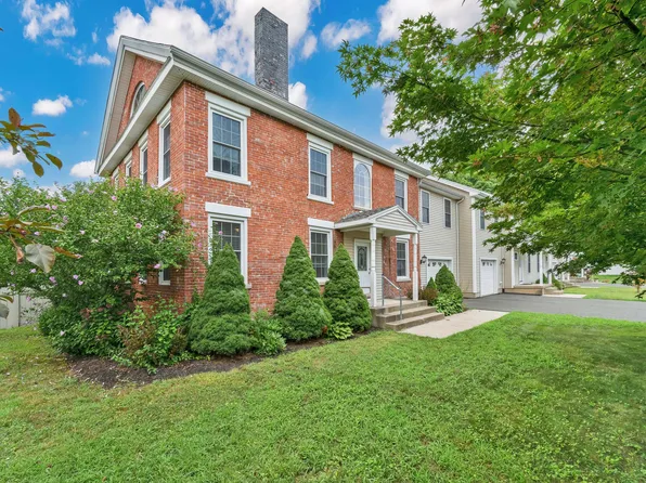 54 E Silver St APT A, Westfield, MA 01085