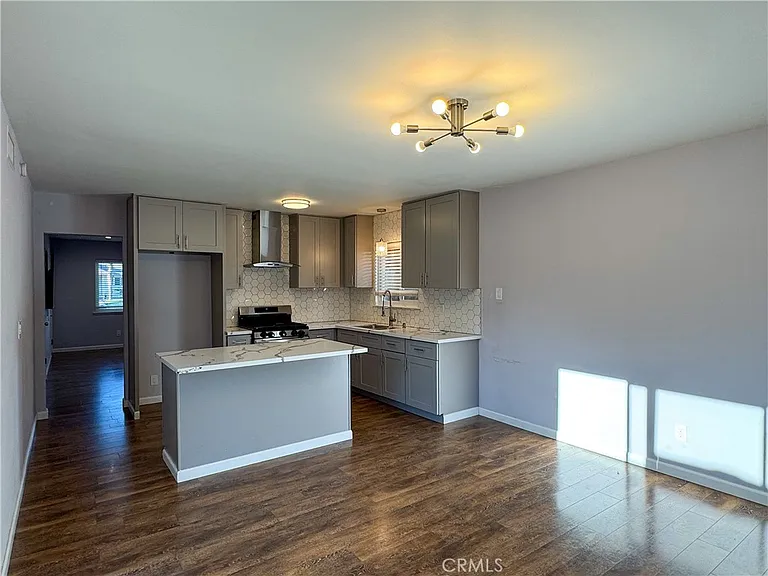 22908 Lull St — Photo 4