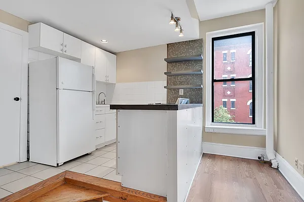 Rented by Cooper & Cooper Real Estate | media 18