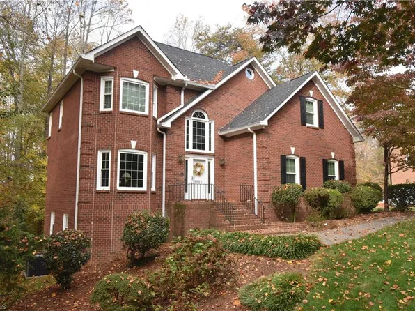 2520 Treetop Ln, Winston Salem, NC 27101