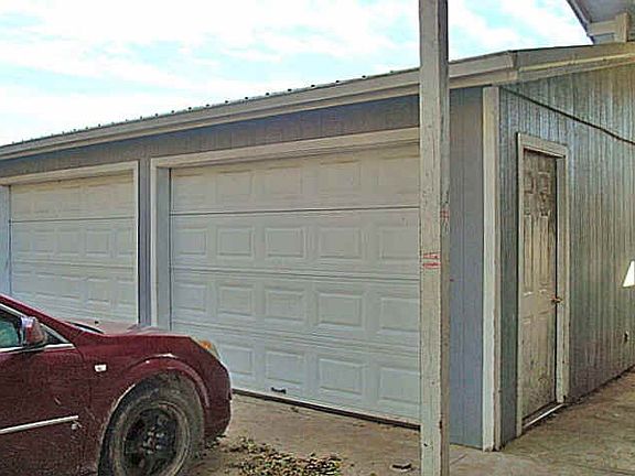 5th image of 2283 S Park Ln