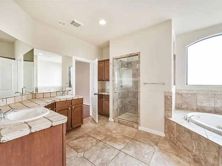 11025 Robin Hood Ct — Photo 31