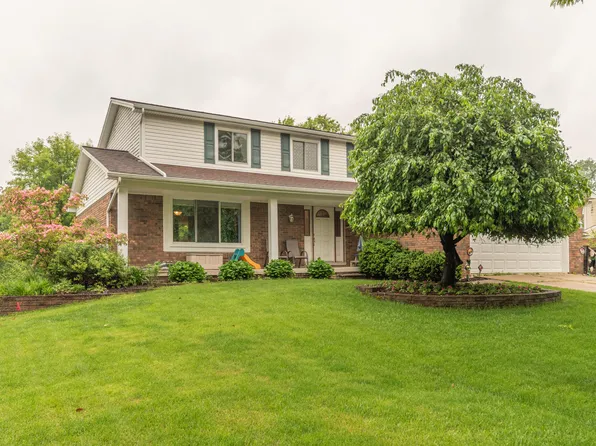 952 Colony Dr, Saline, MI 48176