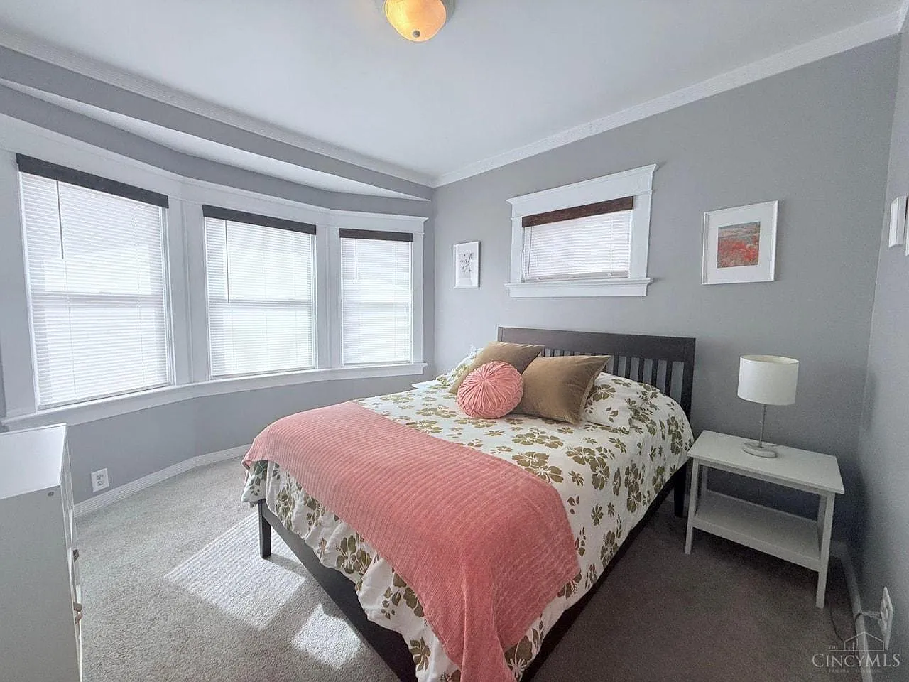 4 bed, 2.5 bath, 250 sqft, $646 — Photo 1