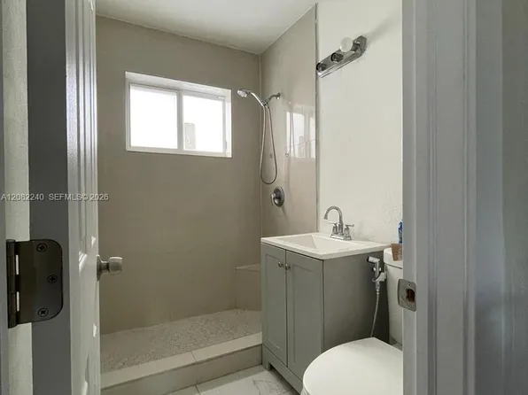 2142 NW 27th St, Miami, FL 33142