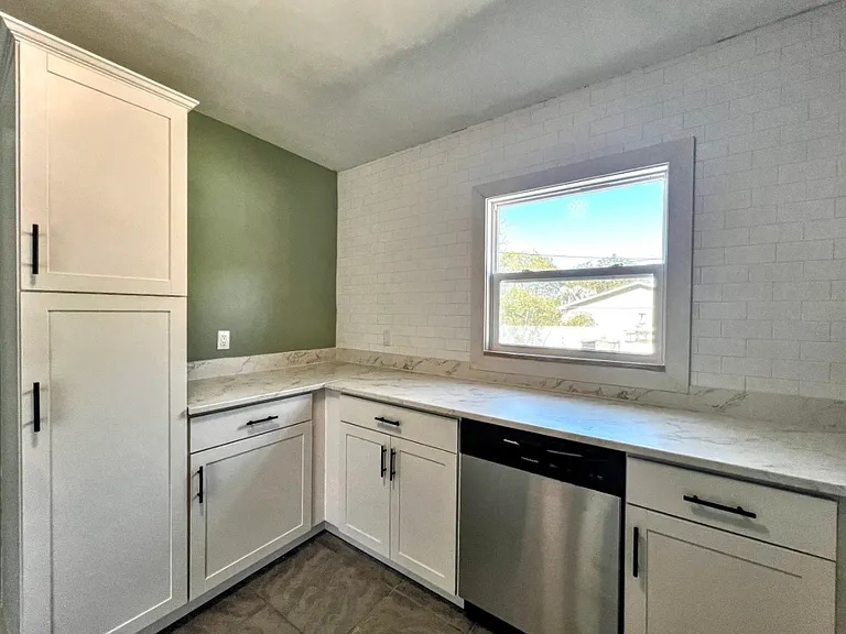 707 E Spruce St — Photo 6
