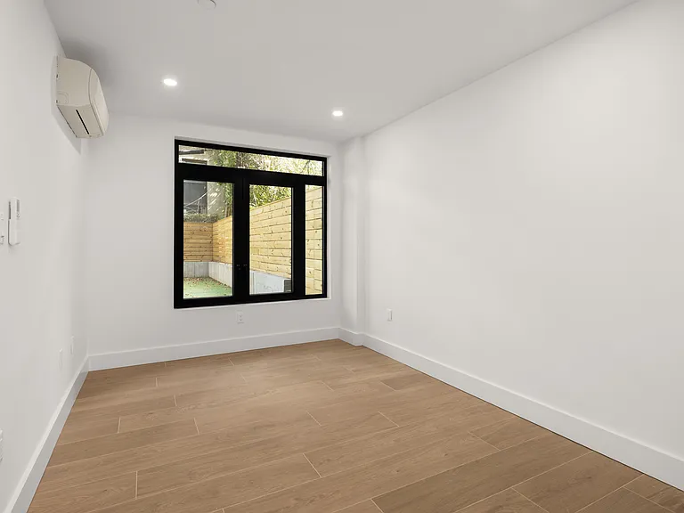 113 Clinton Ave #1R — Photo 14
