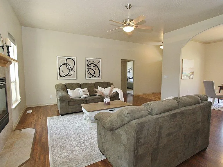 2074 S Tollgate Way — Photo 5