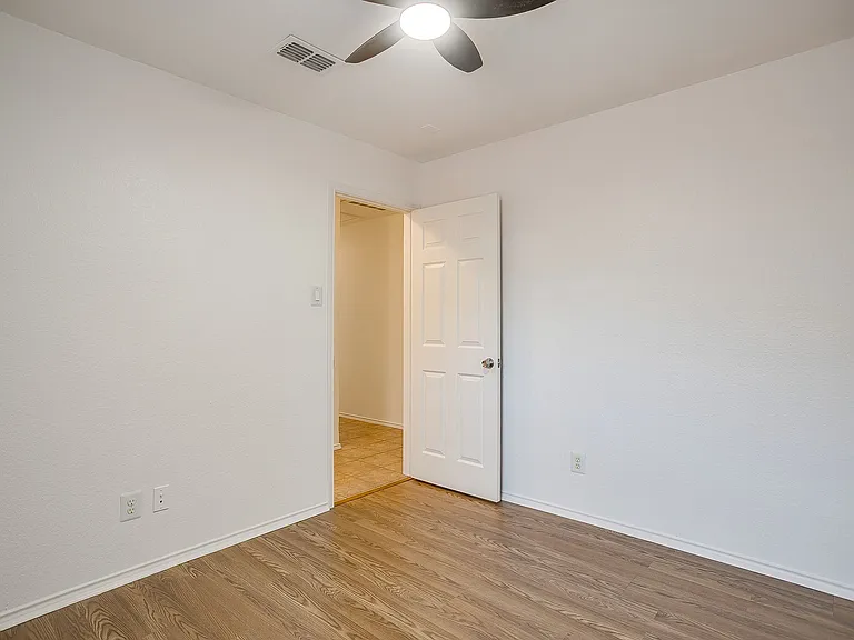 5323 Northridge Blvd — Photo 40