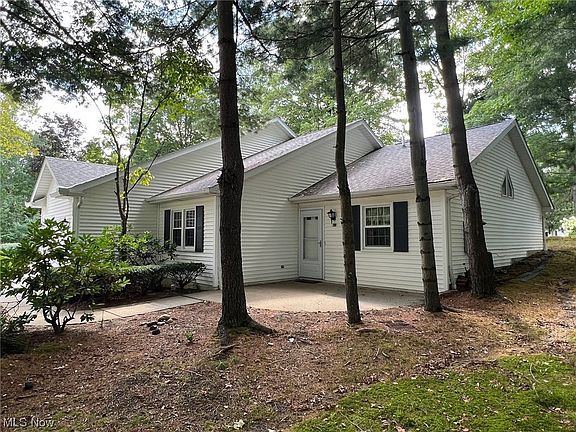 3rd image of 289 S Oval Dr