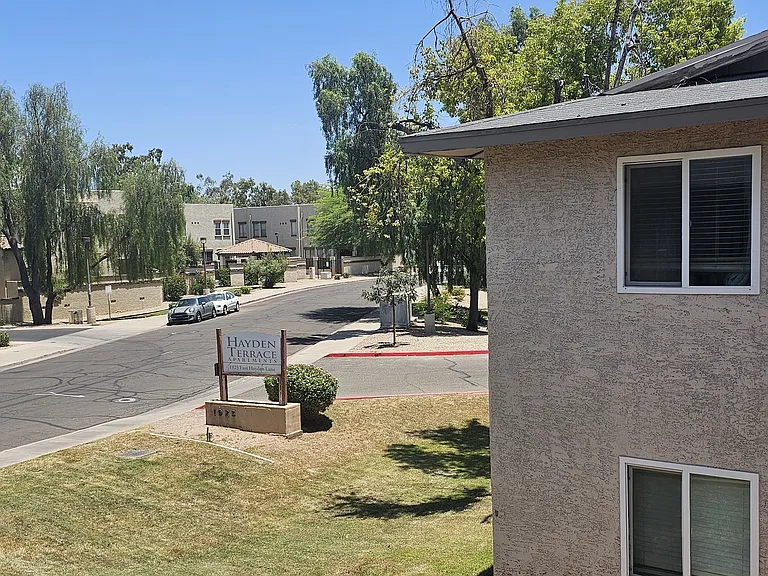 Hayden Terrace — Photo 4
