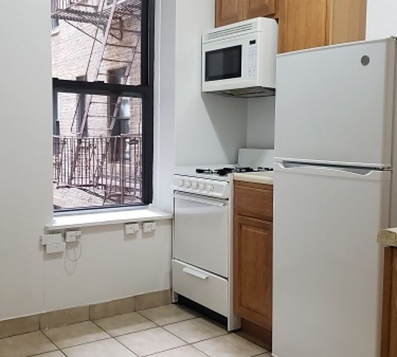 1st image of 310 W 14th St APT 2D