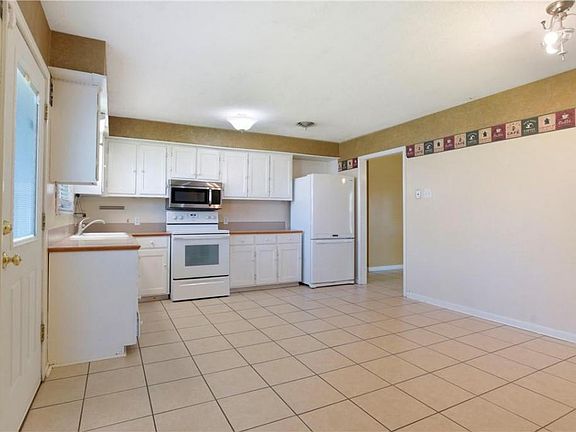 5th image of 3902 Ken Dr
