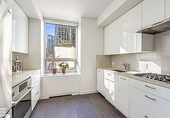 5th image of 15 W 53rd St #11J