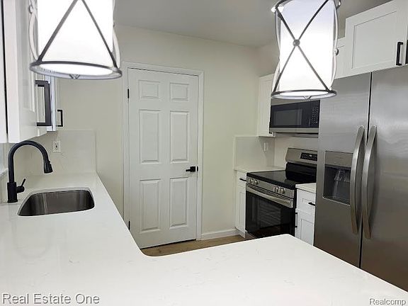 5th image of 540 Camden St