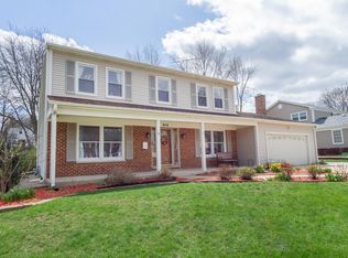 915 Prince Charles Ln, Schaumburg, IL 60195