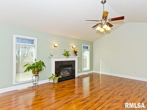 2nd image of 535 Fleetwood Dr