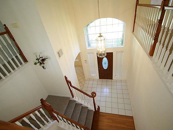 HIGH CEILING W/ OPEN STAIRWAY