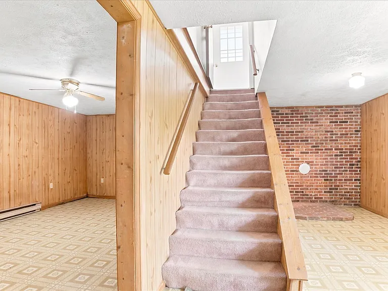 102 Linwood Ct — Photo 43