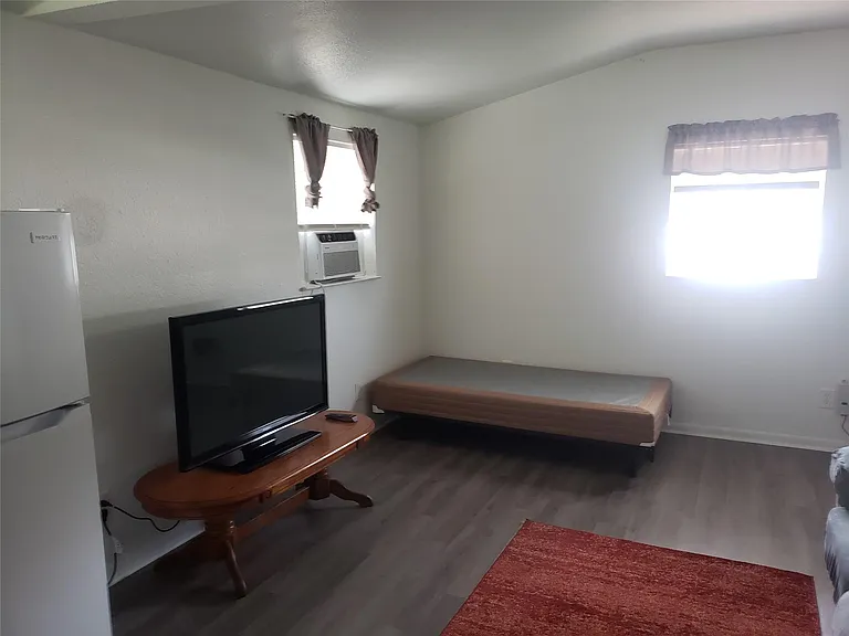 3818 Hamid Blvd — Photo 8