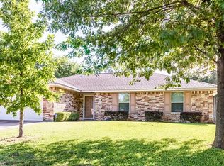 404 Ida Bess Dr, Desoto, TX 75115