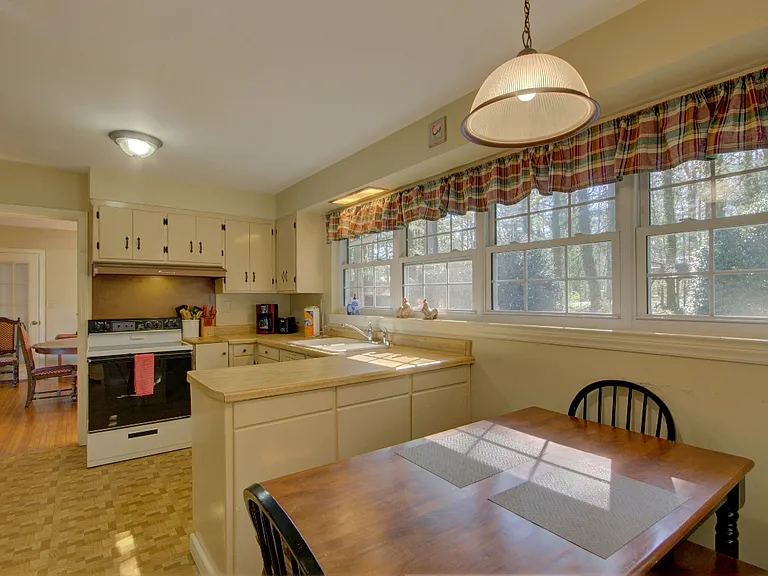63 Montview Cir — Photo 9