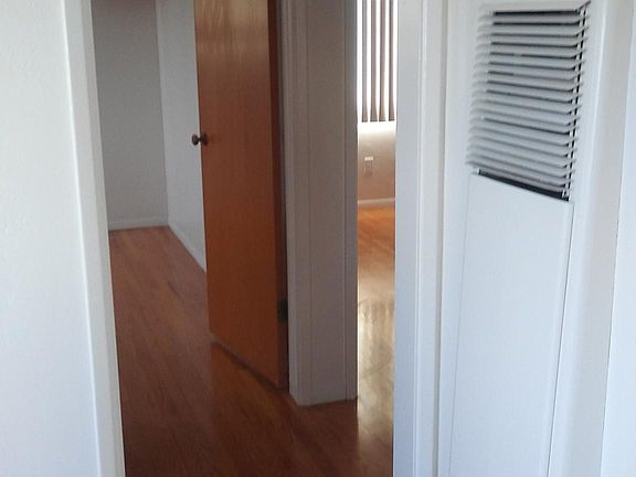 4th image of 1040 Loring St