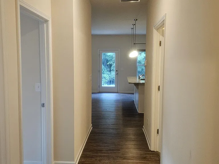 110 Kaitlyn Cir — Photo 2