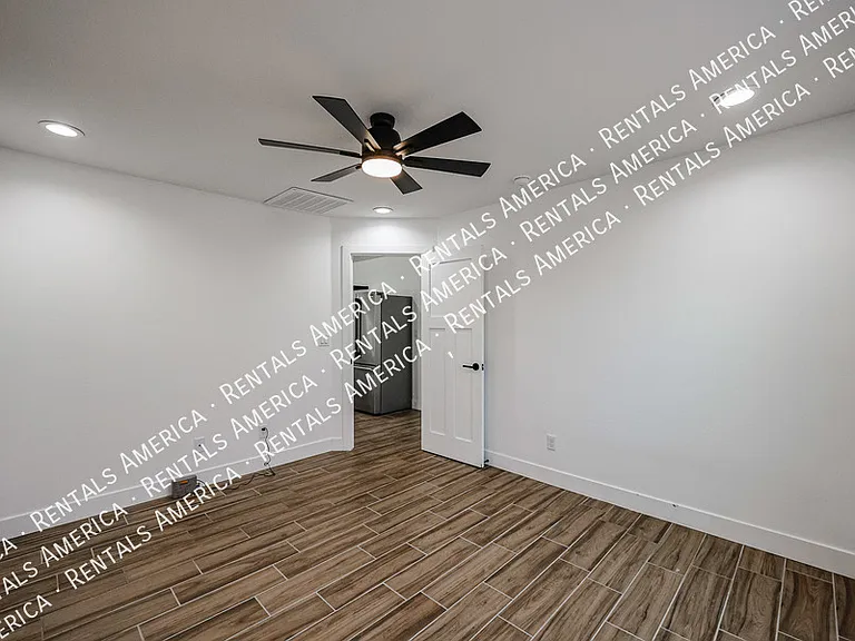 526 S Crismon Rd — Photo 26