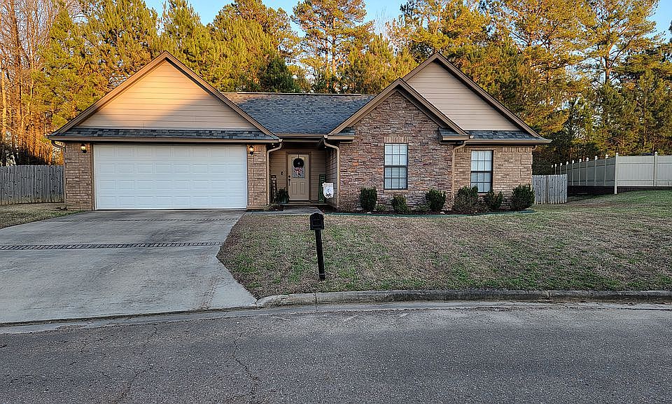 1st image of 128 Cross Creek Dr