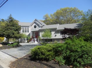 724 Santuit Rd, Cotuit, MA 02635