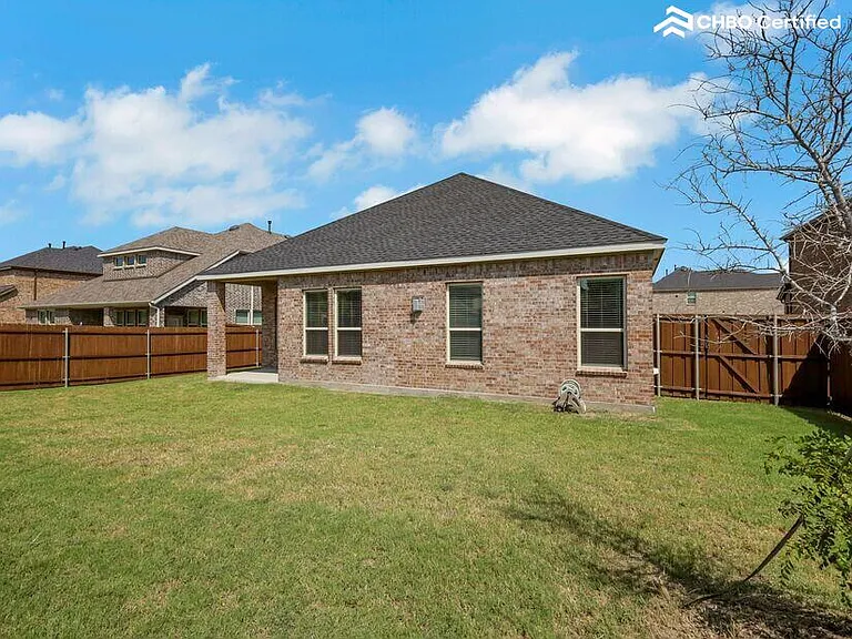 1505 Estivella Dr — Photo 33
