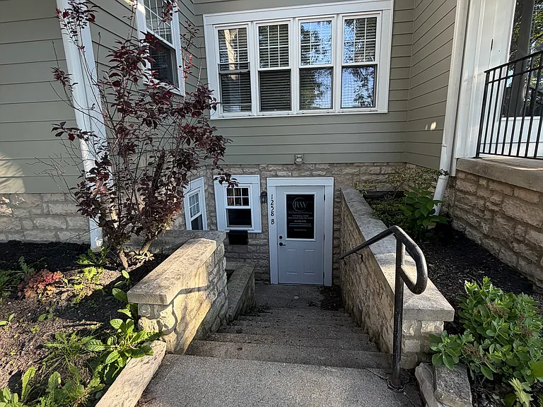 1258 Grandview Ave — Photo 4