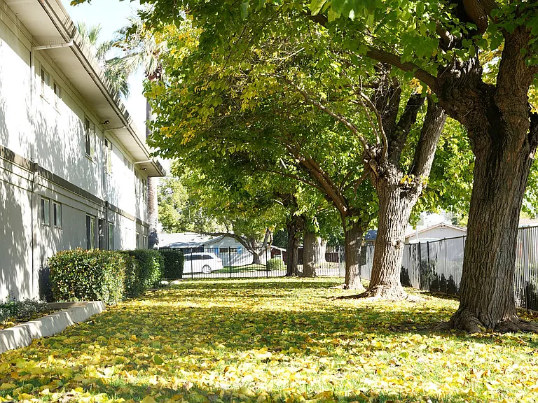 Rancho Terrace — Photo 26