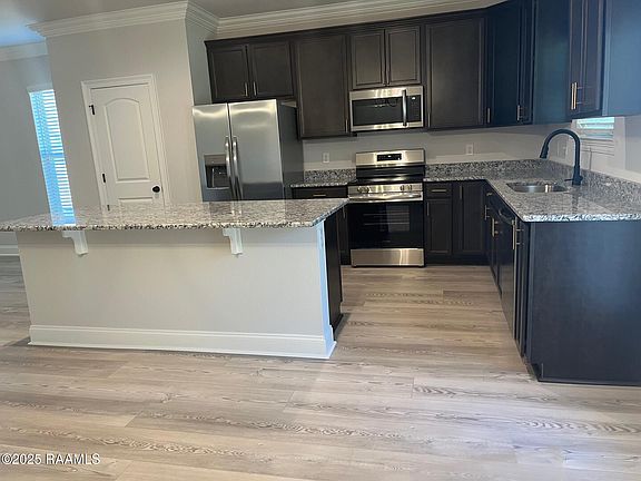 3rd image of 214 Nandina Dr