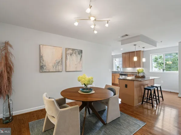 4179 S Four Mile Run Dr Unit 401, Arlington, VA 22204