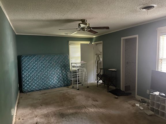 4th image of 926 Robin Hood Ln